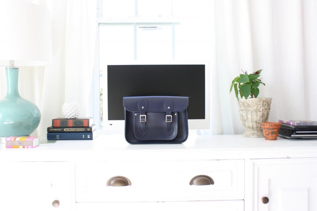 Cambridge Satchel Company 11 inch Classic Satchel in Navy review photo IMG_4625_zps80204549.jpg