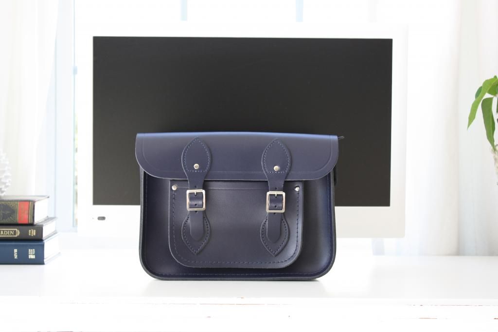 Cambridge Satchel Company Classic Satchel 11 inch navy review photo IMG_4628_zpsdcf92b2b.jpg